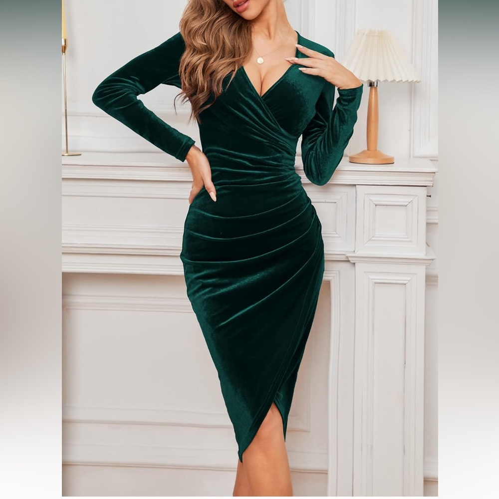 DIRASS Velvet Dress • Size: L
